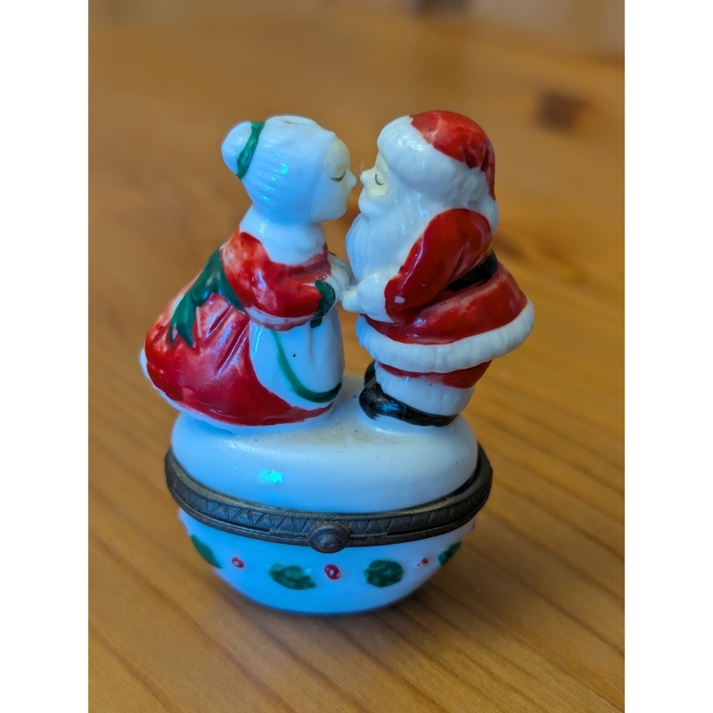 Vintage Classic Porcelain Kissing Santa & Mrs. Claus Hinged Trinket Box Mini